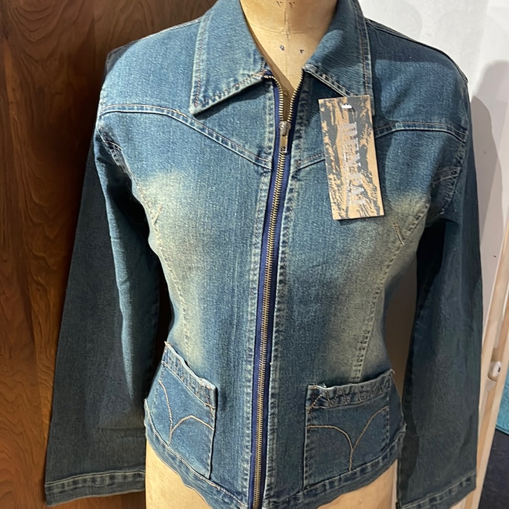 Fitted denim jacket
